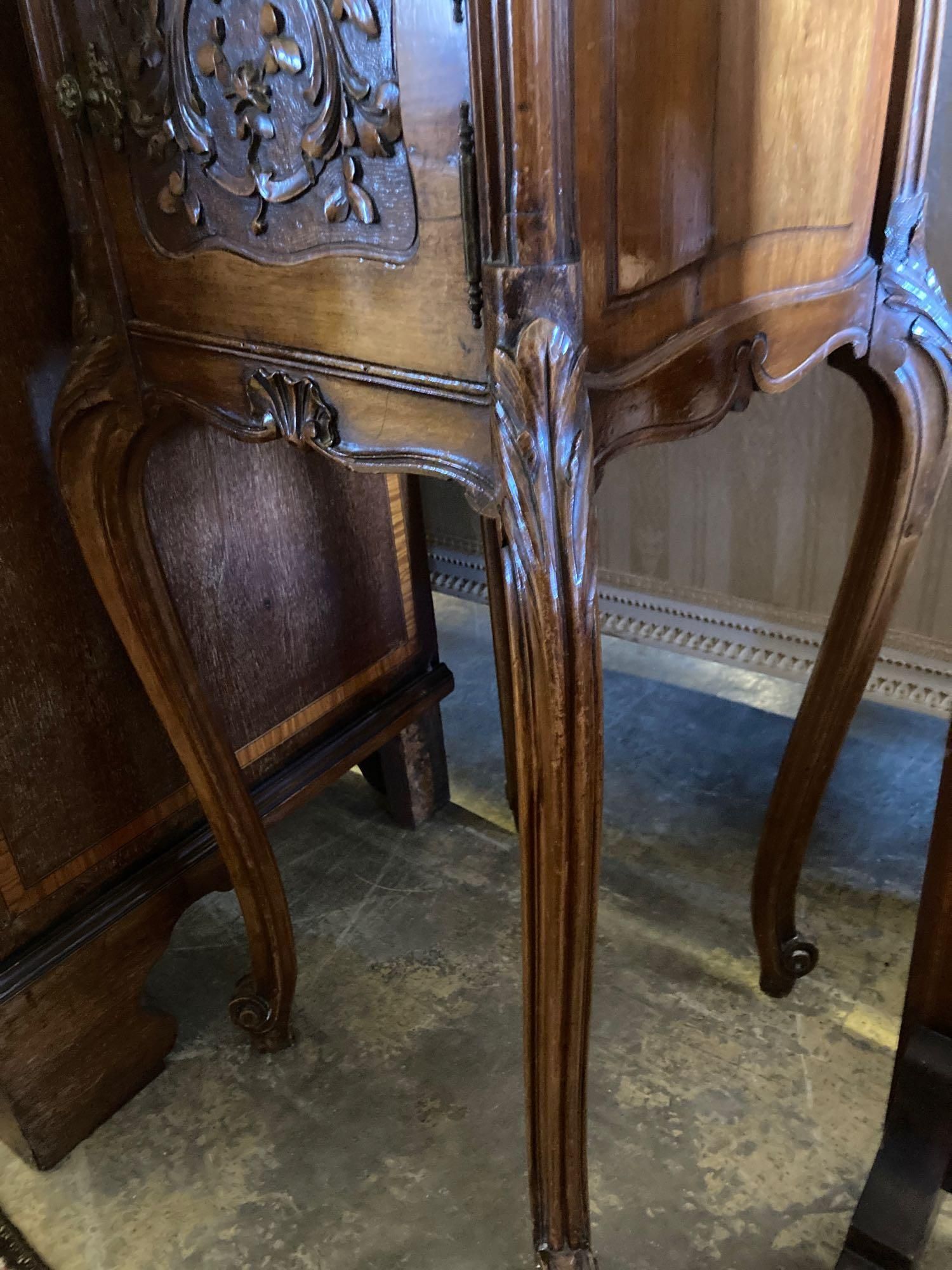 An Edwardian carved walnut bedside cabinet, with marble top and ceramic lined interior, width 41cm height 90cm